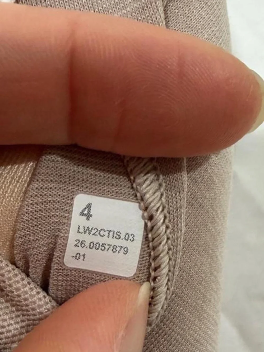 lululemon athletica White Flow Y Nulu Bra. Mid Support B/C Cup  —  Size 4
